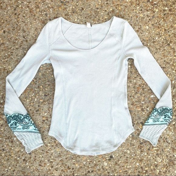 Free People We the Free Bandana Cuff Thermal Top Size M - Picture 1 of 9